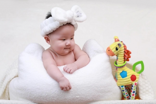 宝宝打嗝吐奶怎么回事